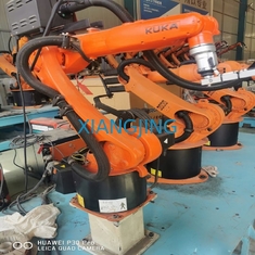 KUKR 210 R2700 ha utilizzato il braccio del robot