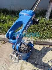 YASKAWA GP12 che carica scaricando robot industriale utilizzato con il regolatore YRC1000