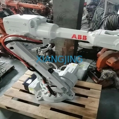 Il robot industriale utilizzato 2600-20/1.65 di ABB con il Governo insegna al pendente