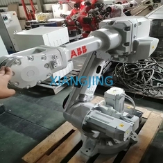 Il robot industriale utilizzato 2600-20/1.65 di ABB con il Governo insegna al pendente