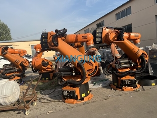 Robot industriale utilizzato automatico R3330 del Kr 240 di KUKA per il trattamento del trasporto con palette