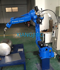 Asse del robot industriale AR2010 6 della seconda mano di YASKAWA con il saldatore