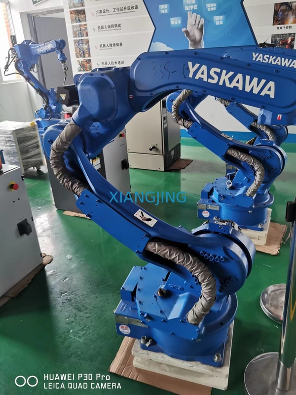 Robot per saldatura automatico utilizzato di asse di Yaskawa AR1440 6 e robot veloce ed accurato della saldatura ad arco con il regolatore del robot YRC1000
