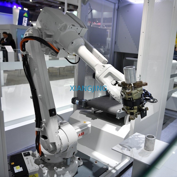 La seconda mano della verniciatura a spruzzo ha usato l'asse del braccio 6 del robot di verniciatura a spruzzo del robot IRB4400 di ABB