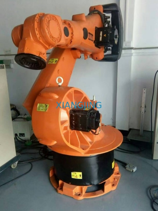 Il SUPPLEMENTO R2700 del Kr 210 ha utilizzato il robot di Kuka per il robot della seconda mano del posto e della scelta