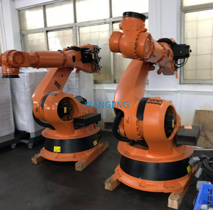 Il SUPPLEMENTO R2700 del Kr 210 del robot della seconda mano ha utilizzato il robot di Kuka per la scelta e dispone molte azione